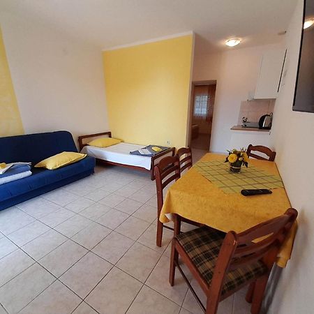 Apartments with a parking space Gradac, Makarska - 11332 Gradac  Ruang foto