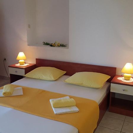 Apartments with a parking space Gradac, Makarska - 11332 Gradac  Ruang foto