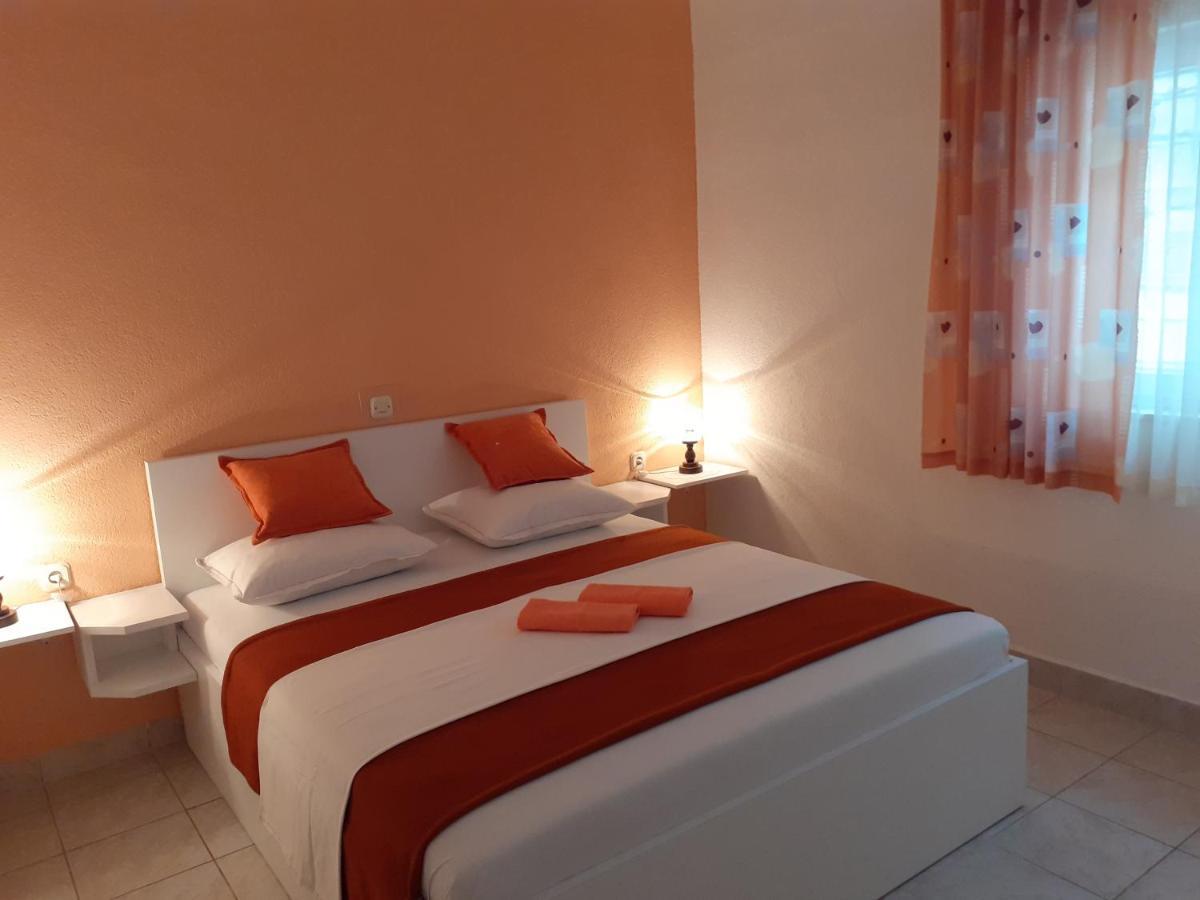 Apartments with a parking space Gradac, Makarska - 11332 Gradac  Bagian luar foto