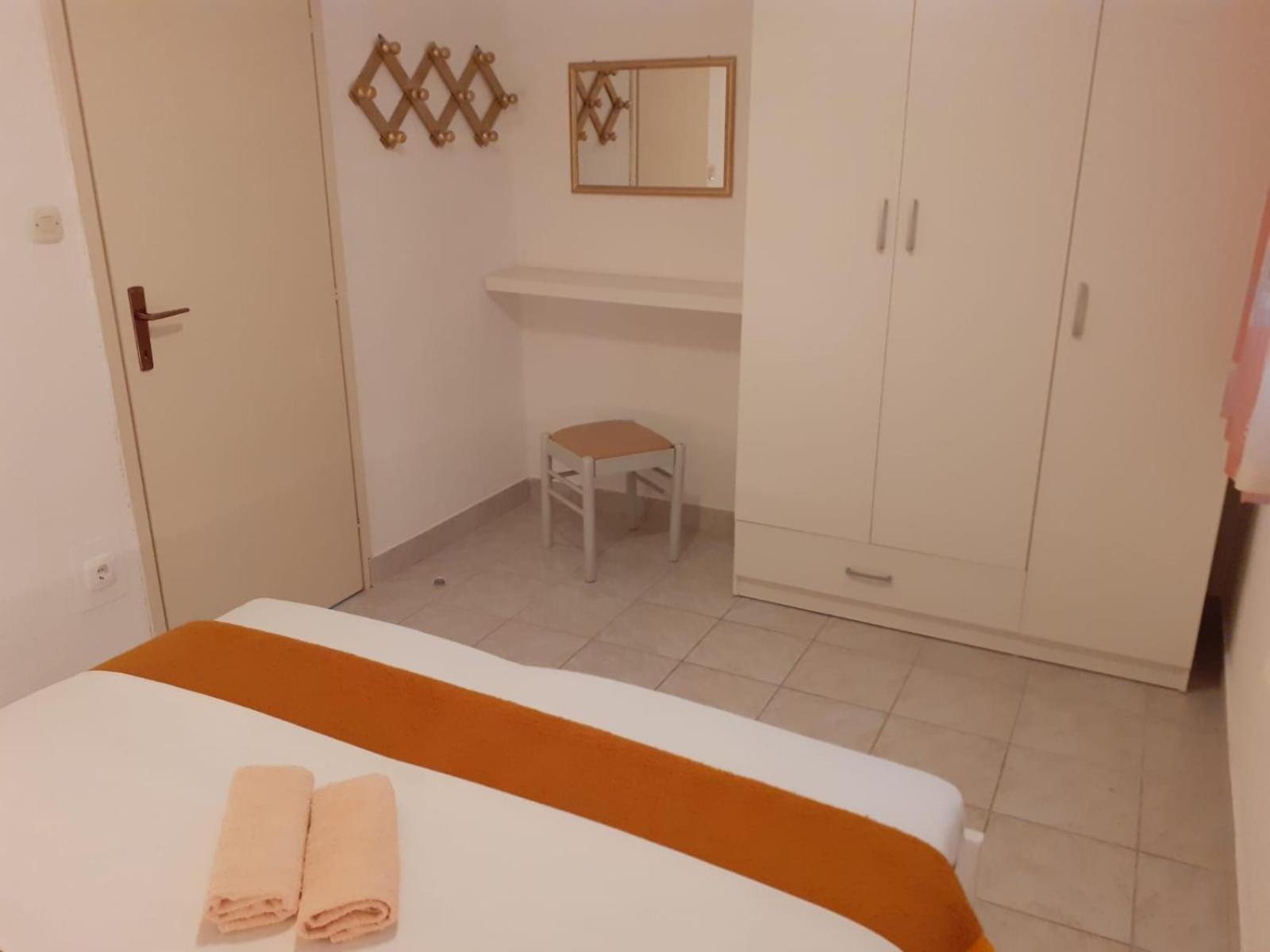 Apartments with a parking space Gradac, Makarska - 11332 Gradac  Ruang foto