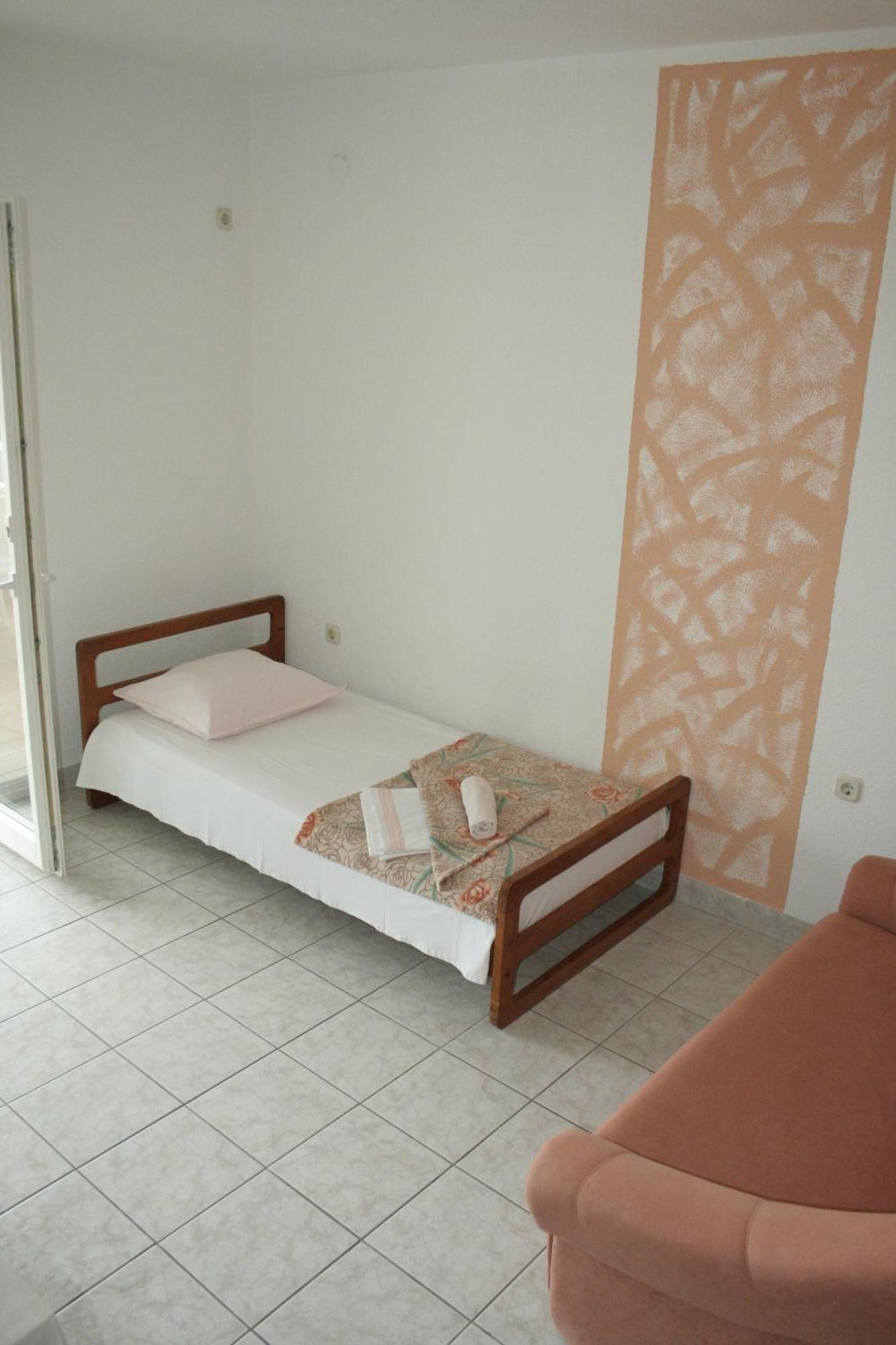 Apartments with a parking space Gradac, Makarska - 11332 Gradac  Ruang foto