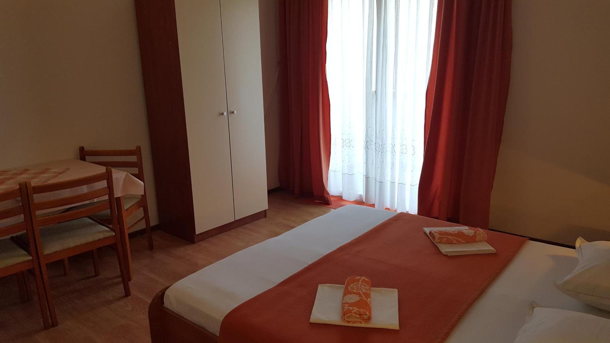 Apartments with a parking space Gradac, Makarska - 11332 Gradac  Ruang foto