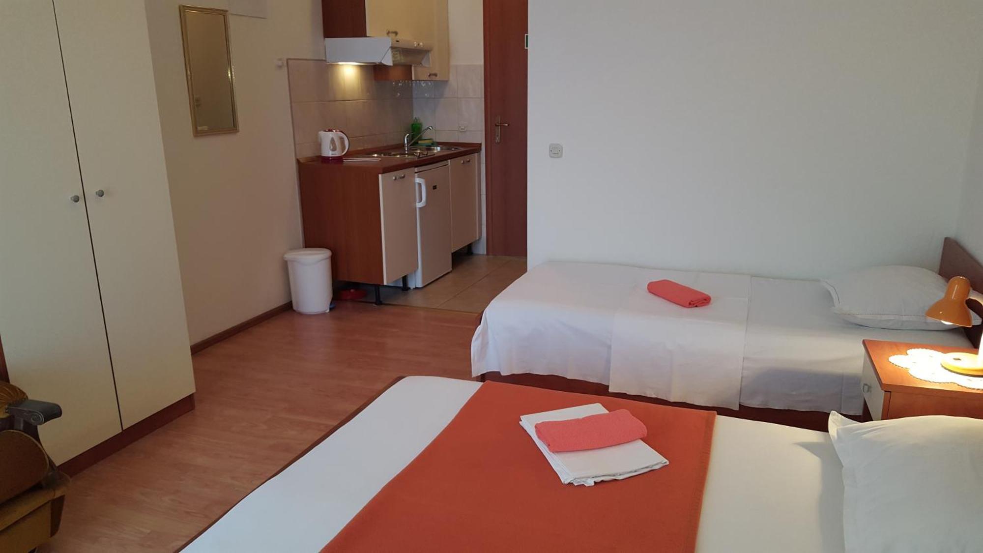 Apartments with a parking space Gradac, Makarska - 11332 Gradac  Ruang foto
