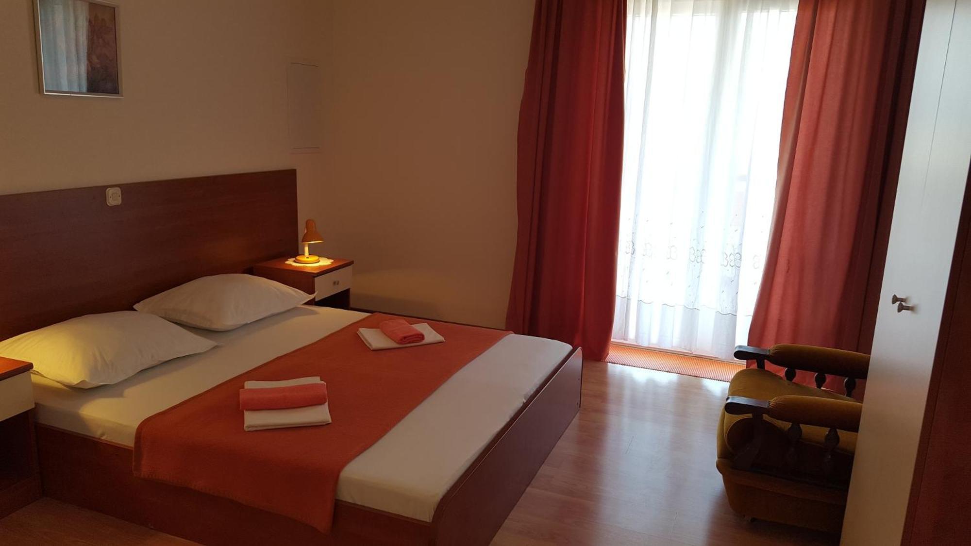 Apartments with a parking space Gradac, Makarska - 11332 Gradac  Ruang foto